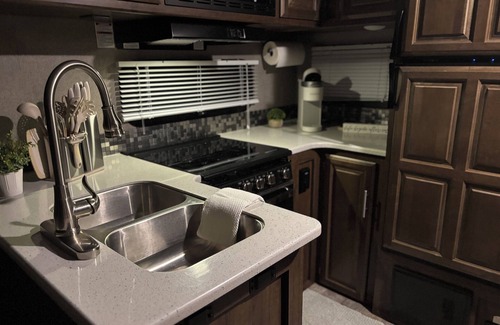 Round Top Casa | Cozy RV in Awesome Round Top with everything needed for a wonderful stay.