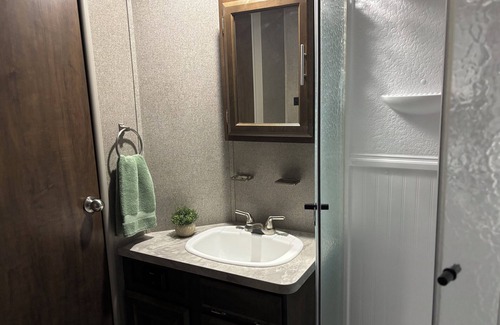 Round Top Casa | Cozy RV in Awesome Round Top with everything needed for a wonderful stay.