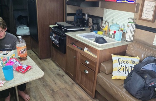 Dinero Casa | Cozy RV in peaceful Sandia with WiFi, AC,Lake Corpus Chrisit Access nearby