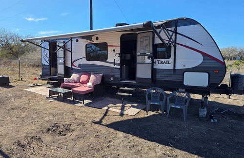 Dinero Casa | Cozy RV in peaceful Sandia with WiFi, AC,Lake Corpus Chrisit Access nearby