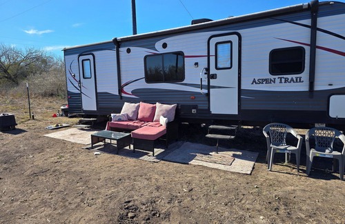 Dinero Casa | Cozy RV in peaceful Sandia with WiFi, AC,Lake Corpus Chrisit Access nearby