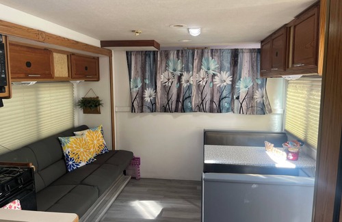 Dunnellon Cabina | Cozy RV In wooded Private space