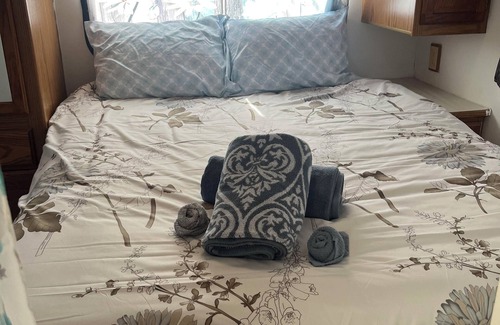Dunnellon Cabina | Cozy RV In wooded Private space