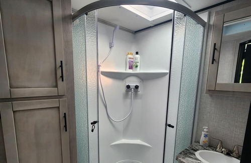 Margate Casa | Cozy RV Located in a safe neighborhood, in a gated big yard of a quiet home.