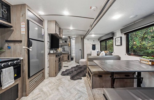 Bonney Lake Casa | Cozy RV on private wooded property w/ AC, WiFi, firepit, & close to amenities