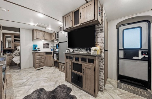 Bonney Lake Casa | Cozy RV on private wooded property w/ AC, WiFi, firepit, & close to amenities