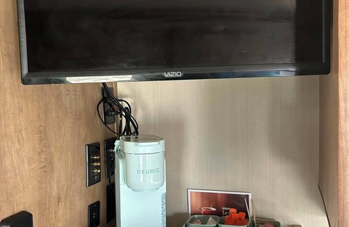 Madison Casa | Cozy RV with 1 bedroom and WiFi, AC in fantastic Madison