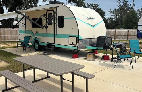 Madison Casa | Cozy RV with 1 bedroom and WiFi, AC in fantastic Madison