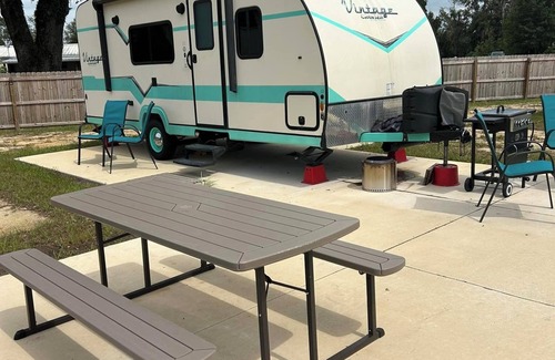 Madison Casa | Cozy RV with 1 bedroom and WiFi, AC in fantastic Madison