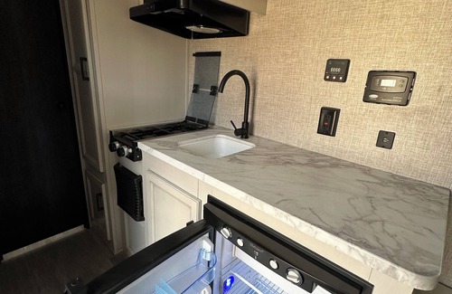 Tall Timbers - Brechtel Casa | Cozy RV with AC and WiFi in Lovely Terrytown
