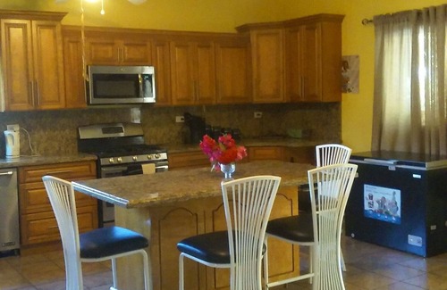 St. Ann's Bay Cama Y Desayuno | COZY'S BANDB