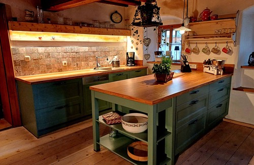 Grainet Casa | Cozy Sacherl, private whirlpool, sauna and fireplace. Fenced garden.