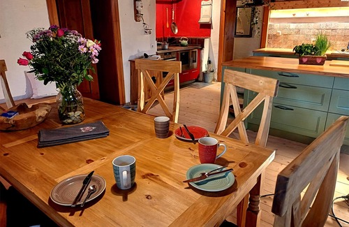 Grainet Casa | Cozy Sacherl, private whirlpool, sauna and fireplace. Fenced garden.