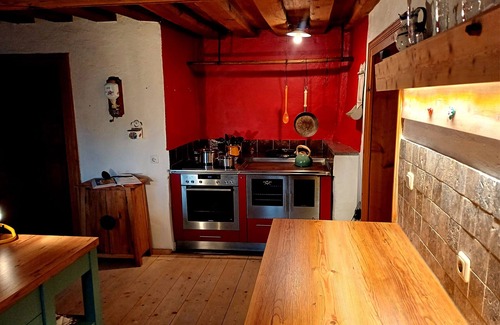 Grainet Casa | Cozy Sacherl, private whirlpool, sauna and fireplace. Fenced garden.