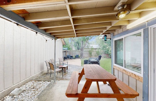 New Territories Casa | Cozy San Antonio home with washer/dryer and enclosed backyard