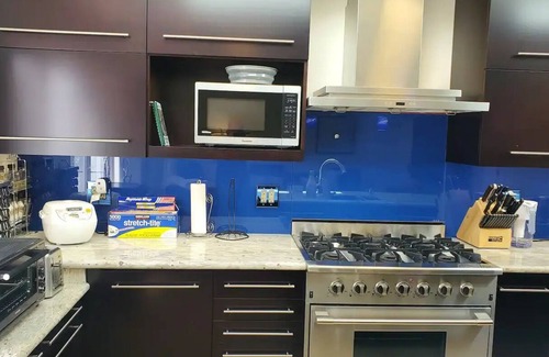 Sunset District Casa | Cozy San Francisco Home 4 Bd., 2 Ba. Chefs kitchen