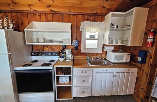 Oscoda Cabaña | Cozy Sandpiper Cottage on Great Lake Huron