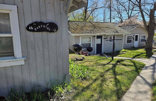 Oscoda Cabaña | Cozy Sandpiper Cottage on Great Lake Huron