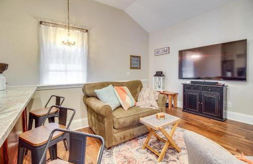 Thomas Square Apartamento | Cozy Savannah Vacation Rental with Fenced Courtyard!