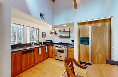 Sea Ranch Casa | Cozy Sea Ranch hideaway, dog friendly near hiking trails, shared amenities