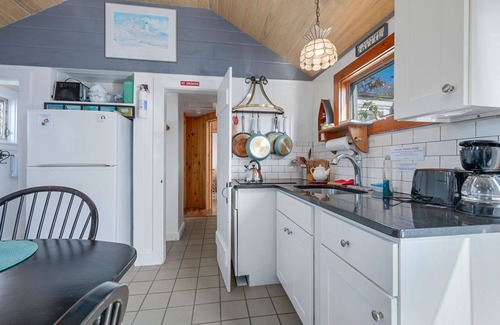Yarmouth Cabaña | Cozy Seaside Cottage with Private Beach & Cape Cod Charm!
