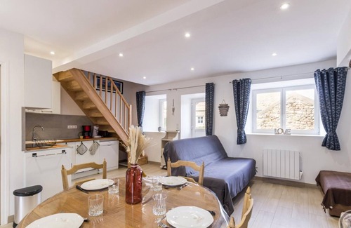 Cosqueville Cabaña | Casa acogedora con patio privado, cerca de la playa y equipada con Wi-Fi y bicicletas