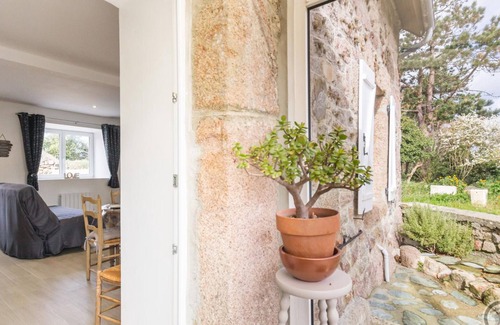 Cosqueville Cabaña | Casa acogedora con patio privado, cerca de la playa y equipada con Wi-Fi y bicicletas