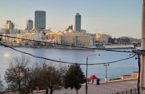Tower Road Apartamento | Cozy Seaview Apartment Sliema S6