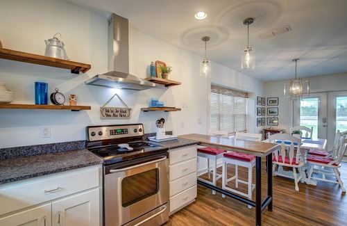 Greenville Cabaña | Cozy, secluded country home on acreage and pond! **Wild Blue Yonder**