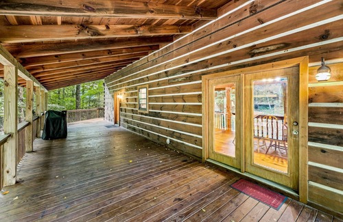 West Jefferson Casa | Hermosa cabaña de montaña con chimenea de piedra para 8 personas!