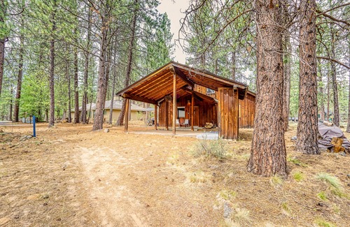 Sunriver Cabina | Acogedora y apartada cabaña Sunriver w / acceso SHARC! Rodeado por la belleza y naturaleza