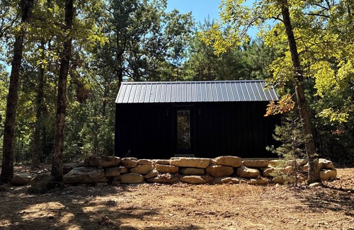 Jasper Cabina | Cozy Secluded Tiny Home with Wood-Burning Hot Tub and Private Deck