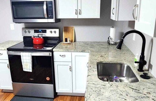 Charlevoix Apartamento | Cozy second floor unit in the heart of Downtown Charlevoix, 1BR / 1BA sleeps 4