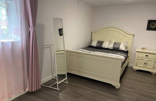 Guildford Apartamento | cozy semi-basement suite, Located in a quite neighbourhood.