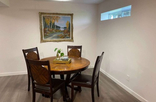 Guildford Apartamento | cozy semi-basement suite, Located in a quite neighbourhood.