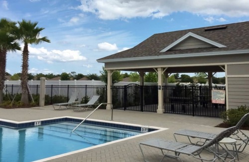 Southeast Orlando Apartamento | Estudio acogedor y sereno amueblado en Orlando con baño y cocina.