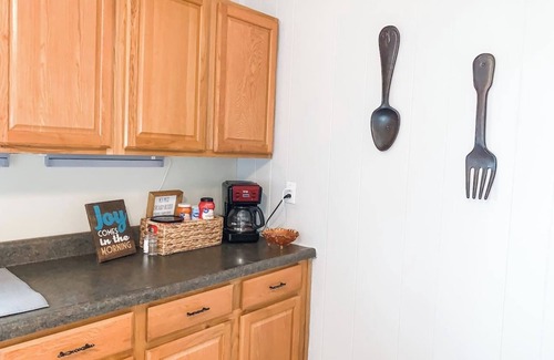 Pevely Casa | Cozy Serene home off 55 Queen Bed Smart TVs Wifi Secluded Nice View With Coffee