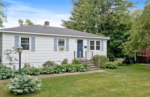 Guilford Casa | Cozy Shoreline home a short walk from downtown Guilford