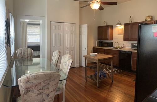 Germantown Casa | Cozy Shotgun house in Schnitzelburg! Close to Downtown hospitals