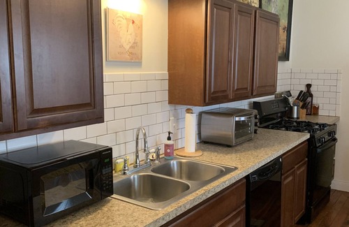 Germantown Casa | Cozy Shotgun house in Schnitzelburg! Close to Downtown hospitals