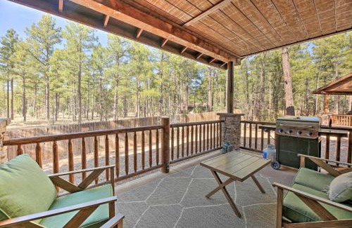 Torreon Casa | Cozy Show Low Cabin with Golfing and Paved Hiking!