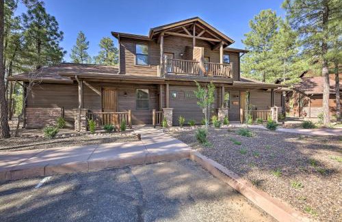 Torreon Casa | Cozy Show Low Cabin with Golfing and Paved Hiking!
