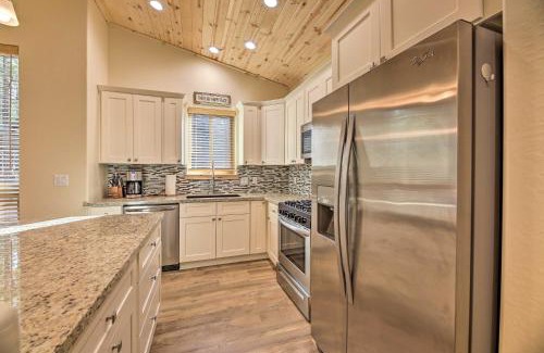 Torreon Casa | Cozy Show Low Cabin with Golfing and Paved Hiking!