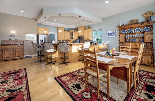 Cedar Ridge Casa | Cozy Sierra foothills home with 3Bedrooms, 2full baths with outdoor deck dinning