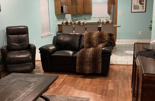 Fairgrounds Casa | Cozy single family house with all the comfortable amenity downtown New Orleans.