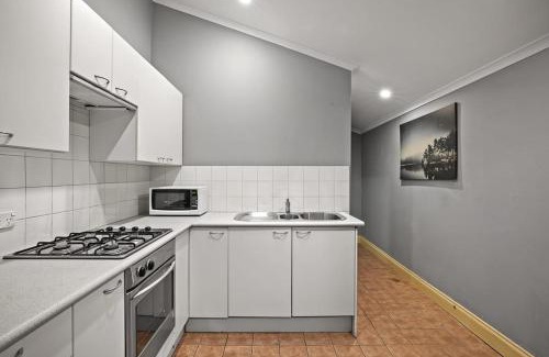 Surry Hills Casa | Cozy Single Room - Seconds to Central Station - Nearby CBD USYD UTS - Shared Bathroom