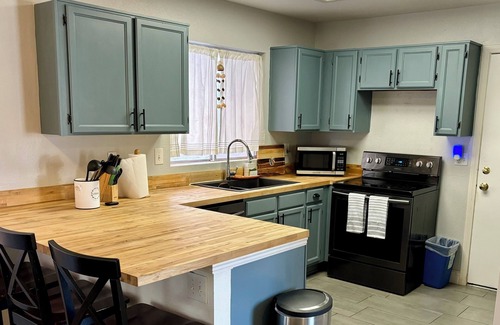 Green Valley Casa | single story house, unique location, 2 beds 2 baths, garage attached ,pool pets
