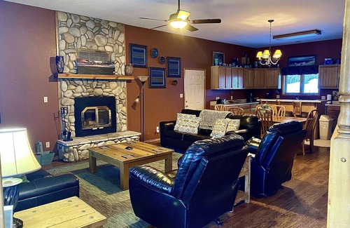 Red River Casa | Cozy Six Bedroom Home Red River, NM