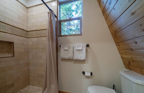Olympic Valley Cabina | Cozy Ski Cabin in Alpine Meadows