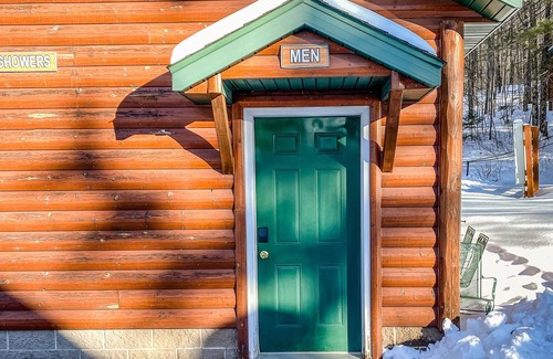 Ironwood Cabina | Cozy Ski Cabin Located Directly on Trails